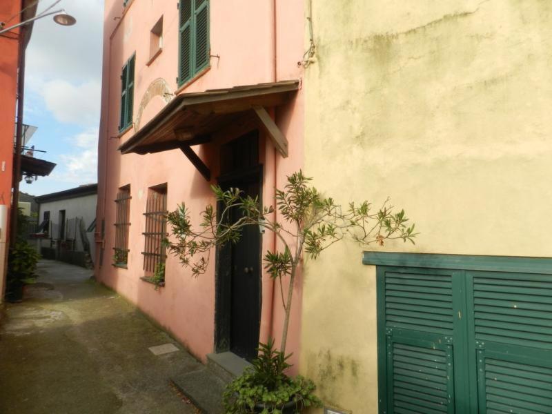 Trilocale In Dimora Tipica Montale (Liguria)